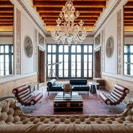 Luxury Venetian Style On Grand Canal