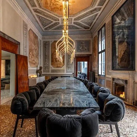 Luxury Venetian Style On Grand Canal Venedig
