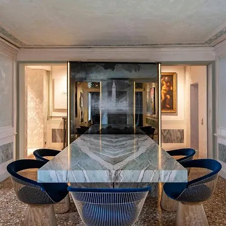 Luxury Venetian Style On Grand Canal