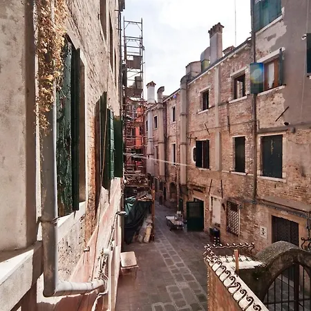 Luxury Venetian Style On Grand Canal