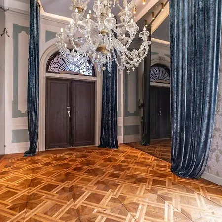 Luxury Venetian Style On Grand Canal
